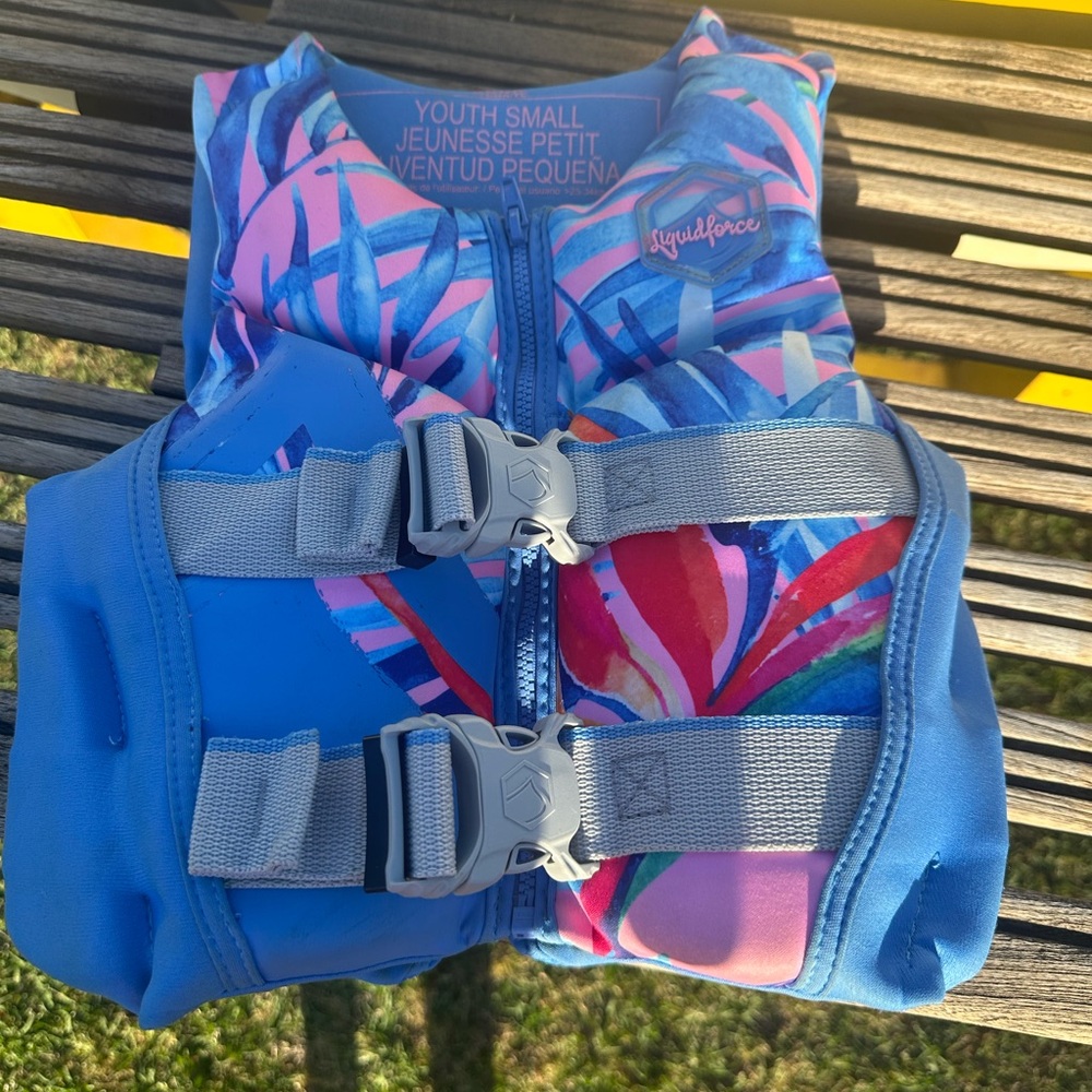 Liquid force Youth life jacket size small
